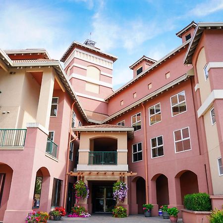 Borgata Lodge Resort ケロウナ エクステリア 写真